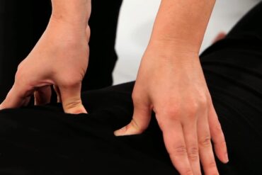Possibile causa di mal di schiena, il cellulare.